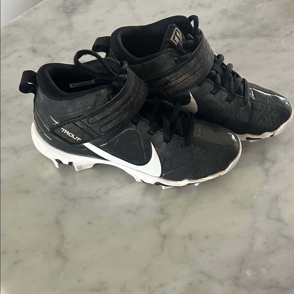 Nike Kids Black and White Baseball Cleats